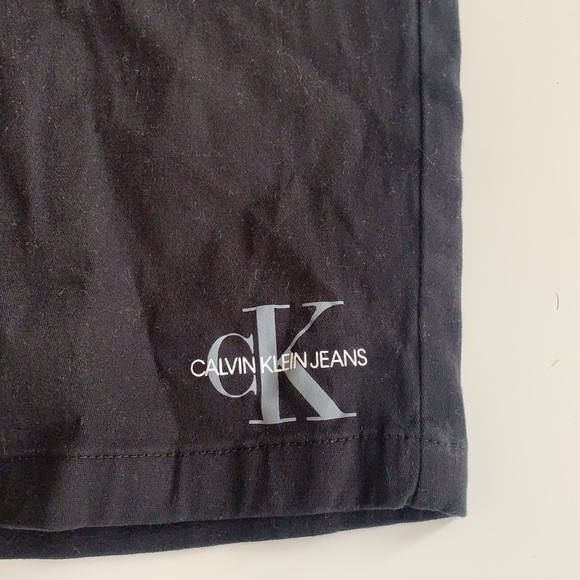 NWT Calvin Klein Jeans Boys Shorts in Black size M - Picture 4 of 5